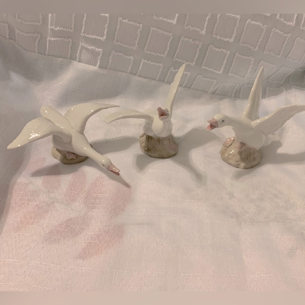 KPM Porcelain White Geese Figurines Delicate Features Soft Colors 5in Tall
